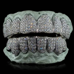 Luxe 14kt Or Blanc Lab Diamant Grillz Dents Glacées Bijoux Pièce De Mode Élégante pour Hommes Femmes Collection Unisexe - Product Image 1