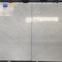 Dalles de quartz super jumbo directement de l'usine, comptoirs en pierre d'ingénierie en quartz blanc de Carrare, assemblés en chevalet