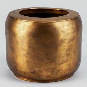 Porte-mouchoirs en métal contemporain conçu pour les salons, les chambres à coucher, les bureaux, les hôtels, offrant un design élégant et durable fait à la main - Product Image 1