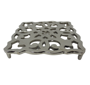 Dessous de plat béni en aluminium avec sous-verre et base de style classique couleur nickel pour la décoration de table et les accessoires - Product Image 6