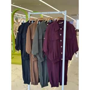 Ensemble décontracté confortable et élastique avec détail bouton doré 10243 - Product Image 1