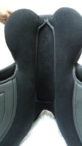 Selle anglaise synthétique de qualité supérieure la plus vendue pour l'équitation Selle de dressage en cuir à siège souple de qualité fine - Product Image 3