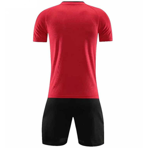 Ensemble d'uniformes de football élégants et respirants comprenant un maillot léger, un short extensible à séchage rapide et respectueux de l'environnement pour l'entraînement actif - Product Image 4