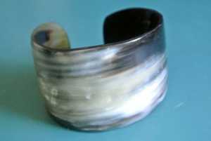 Brazalete de moda de cuerno de búfalo de alta calidad, joyería de impresión de larga duración con técnica de lámpara de sal pulida - Product Image 4