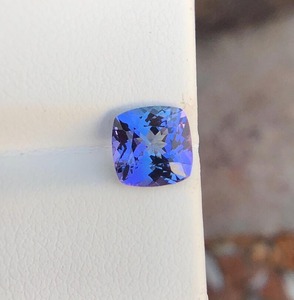Violet bleu à facettes Zoisite Tanzanite naturel 6mm lâche carré coussin coupe pierre précieuse 6 MM Tanzanite - Product Image 1