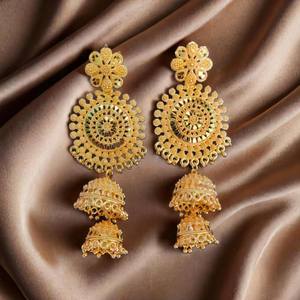 Boucles d'oreilles de qualité supérieure serties de boucles d'oreilles de style Jhumka plaqué or 22CT bijoux pour femmes par les exportateurs indiens - Product Image 1