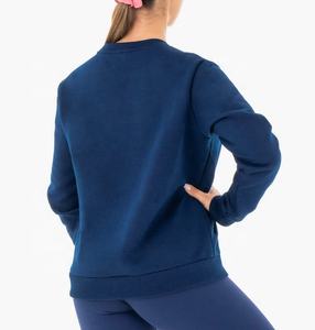 เสื้อสเวตเตอร์คอกลมแขนยาวของผู้หญิงทรงพอดีตัวเป็นประจำเสื้อสเวตเชิ้ตไหล่ตกสำหรับผู้หญิงโลโก้แบบกำหนดเอง - Product Image 2