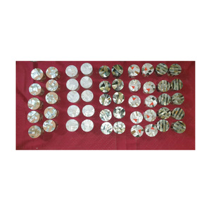 VAISHNAVI HANDICRAFTS GATEWAY Boîte à bijoux ronde en nacre faite à la main avec incrustation aléatoire, couleurs mélangées, taille 7,5 cm - Product Image 1