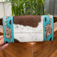 Portefeuille en cuir repoussé à la main de style vintage pour femmes pochette en cuir véritable portefeuille en fourrure de vachette sculptée Boho carte et porte-monnaie