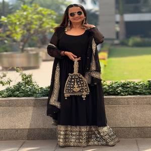 Conjunto de Pantalón, Vestido y Dupatta de Georgette VASTRA COTTAGE para Mujer, Bordado con Lentejuelas, Largo Completo, Diseño Étnico para Fiestas - Product Image 1