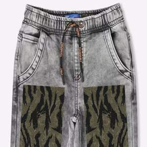 High Quality Custom <b>Denim</b> Cargo Pants Men 2026 Wholesale Distressed Regular Fit Jeans Manufacturer for Adults - Product Image 1