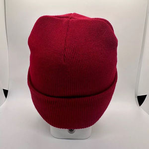 หมวกบีนนี่ผ้าไหมเรียบหรูมีโลโก้ตามสั่งหมวกใส่นอนปกป้องผมในฤดูหนาวหมวกเปล่าสำหรับทุกเพศ - Product Image 3