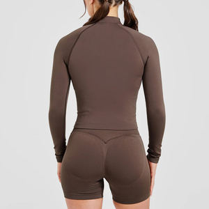 Nouvel ensemble de yoga réversible pour femmes, grande taille, séchage rapide, deux pièces, couleur unie, haute qualité, personnalisable, vêtements de fitness fabriqués au Pakistan - Product Image 2