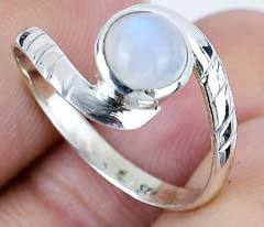 Bague en argent sterling 925 faite à la main pierre de lune arc-en-ciel naturelle avec incrustation de réglage de lunette en argent vintage pour les fêtes - Product Image 4