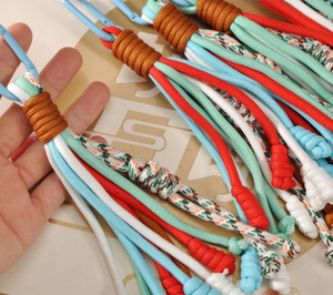 อุปกรณ์เสริมพวงกุญแจกระเป๋าเครื่องรางกระเป๋าเชือกพร้อมหัวเข็มขัดโลหะเครื่องรางกระเป๋าพาราคอร์ดหลากสีเครื่องรางกระเป๋าคาราบิเนอร์ - Product Image 3