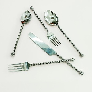 Couverts de voyage décoratifs de style unique avec poignée en argent plat poli mat et brillant Ensemble de couverts en acier inoxydable - Product Image 5