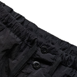 กางเกงขาสั้นผ้าไนลอนสำหรับผู้ชายกางเกงขาสั้นสำหรับออกกำลังกายระบายอากาศได้ดีสีดำโลโก้ออกแบบได้ตามต้องการ - Product Image 2