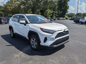 Usado 2024 Toyota R A V4 XLE FWD - Product Image 2