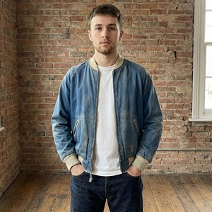 Chaqueta Bomber Azul Satinada para Hombre, Chaqueta Sukajan Vintage con Bordado Japonés de Carpa Koi y Loto, Abrigo de Recuerdo - Product Image 4