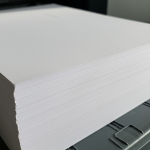 Oferta exclusiva en papel de copia A4 blanco brillante acabado suave y rendimiento rápido adecuado para todos los equipos de impresión - Product Image 2