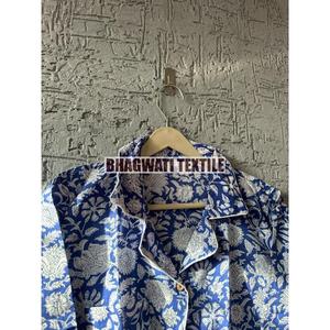 Robe de nuit pour femme pour l'été Coton naturel Bloc de main Imprimé Vêtements de nuit Facile à mettre Ensemble confortable de 3 pièces - Product Image 3