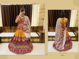 Excelente calidad estilo moderno hermoso algodón seda Lehenga Choli con Dupatta con Butta y encaje y Gamthi Trabajo Mujer moda - Product Image 6