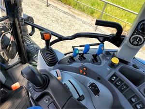 2016 Best <b>Tractor</b> <b>for</b> Agriculture Ready To Ship Worldwide <b>Tractor</b> <b>For</b> <b>Sale</b> T5.120 4WD - Product Image 3