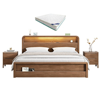 Lit mural king-size en chêne massif de style nordique moderne avec rangement, lit plateforme durable et écologique pour chambre principale