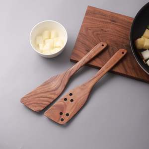 Ensemble de 2 spatules en teck, tourneur fendu en bois à long manche, ustensiles de cuisine résistants à la chaleur antiadhésifs (éclaboussures de pente) - Product Image 5