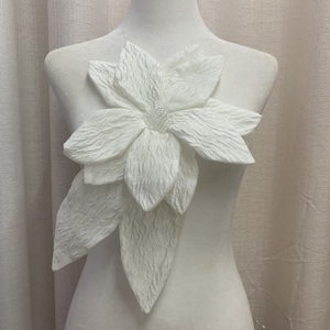 อุปกรณ์ตกแต่งเสื้อผ้าแบบใหม่ สไตล์กลิ่นหอมอ่อนๆ จับจีบประดับดอกไม้ใหญ่ ปักลูกปัด สำหรับงาน DIY - Product Image 1