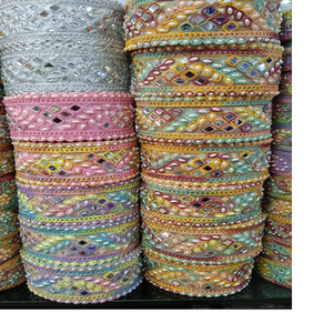 Fait sur mesure avec des perles en forme de goutte de rosée fixes lacets brodés à la machine dans divers modèles et couleurs pour robes de mariée - Product Image 1