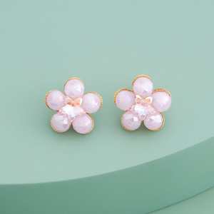 Pendientes Florales con Perlas y Diamantes para Regalos y Fiestas - Aleación de Cobre y Zinc - Product Image 1