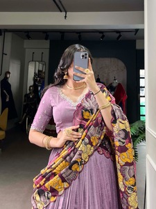 Designer vichitra soie Lehenga Choli avec impression numérique dupatta mariée et tenue de fête organza dentelle Dupatta pour les commandes en gros - Product Image 4