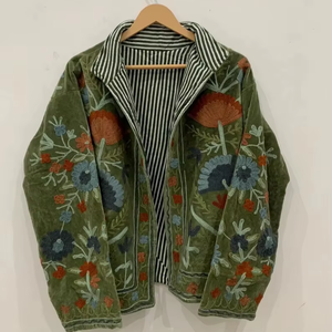 Veste Suzani TNT en velours vert bohème avec poche Veste courte brodée Suzani Veste Suzani en tissu pour femme au meilleur prix - Product Image 1