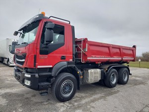 Camion benne Iveco Trakker 450E46 6x4 Diesel Transmission Manuelle 351-450 CV Euro 5 Neuf pour Transport Industriel Lourd - Product Image 1