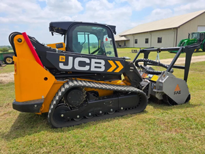 Chargeuse télescopique JCB 3TS-8T d'occasion à prix abordable avec flèche télescopique, godet de terrassement DB84 et broyeur forestier FAE - Product Image 2