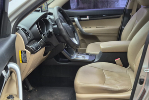 Kia Sorento 2010 Sorento R Diesel 2WD 2.2 TLX - Product Image 5