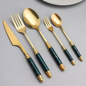 Juego de Cubiertos de Metal Dorado con Mango Verde, Juego de Cubiertos con Acabado Espejo, Juego de Vajilla con Pulido Espejo - Product Image 1