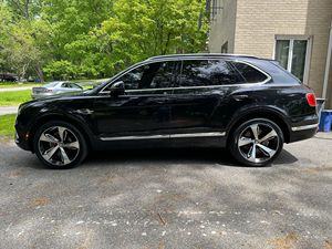 Offre exceptionnelle : Bentley Bentayga W12 d'occasion 2017, propre et prêt à être expédié - Product Image 3