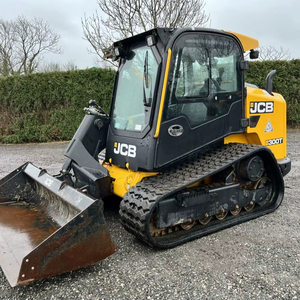 Minicargadora JCB 300T con Motor Perkins de 55 kW, Controles ISO/H, Asiento con Suspensión Neumática de 2 Velocidades, Carga Nominal de 1 Tonelada, Rodamiento del Motor - Product Image 1