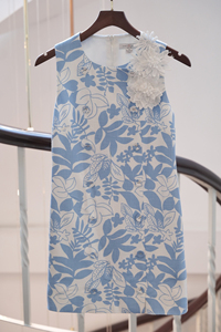 Vestido Floral Azul, Vestido Mini Moderno y Chic de Estilo Vintage con Flores 3D, Vestido en Línea A de Alta Calidad de Marca Local Vietnamita OEM ODM - Product Image 4