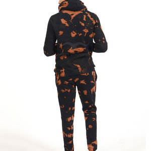 Conjunto de dos piezas de chándal para hombre con chaqueta con cremallera y pantalones tejido transpirable y suave diseñado para la comodidad y el movimiento - Product Image 2