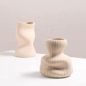 Jarrón Simple negro con detalles dorados, perfecto para dormitorio, escritorio de estudio, sala de estar, salón y regalo creativo o uso decorativo - Product Image 3