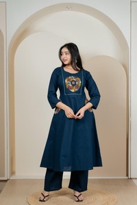 ชุดคุर्ติทรงเอไลน์ผ้าฝ้ายดฮาบูพรีเมียม พร้อมกางเกงพลลาซโซ สำหรับงานปาร์ตี้และสวมใส่ลำลอง ดีไซน์แบบกลับด้านได้และยืดหยุ่น สวยงามแบบดั้งเดิม - Product Image 2