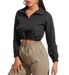 Veste coupe-vent pour femme à demi-zip avec cordon de serrage sur le bas, personnalisable, noire, courte, en gros - Product Image 3