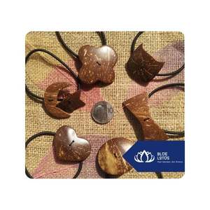 อุปกรณ์ตกแต่งจากกะลามะพร้าวขายดีที่สุด สำหรับใช้ตกแต่งในงานแสดงสินค้าแบบแขวน และพื้นที่จัดแสดงภายใน ประเทศเวียดนาม - Product Image 1