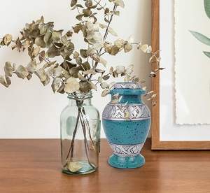 Embrassez les urnes funéraires à double cœur Urnes funéraires de haute qualité pour les funérailles à bas prix - Product Image 6