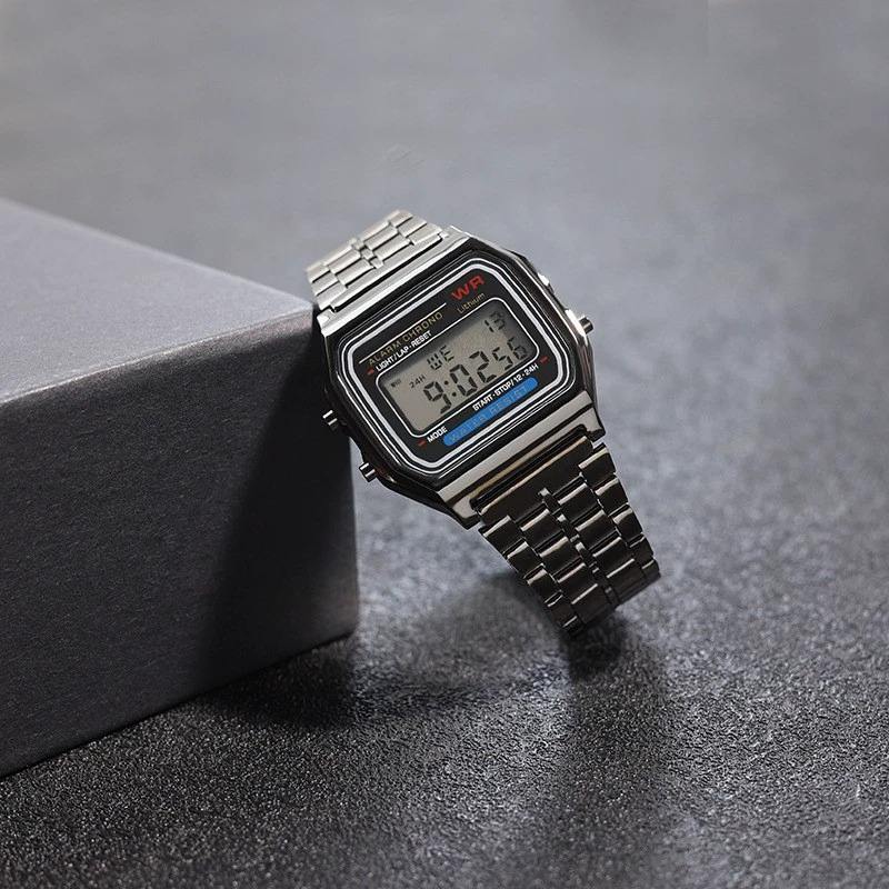 เงินและสีดำ