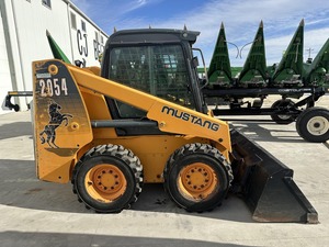 Minicargadora Usada Barata Mustang 2023 con Motor Kubota y Bomba Hidráulica MOOG en Venta - Product Image 6