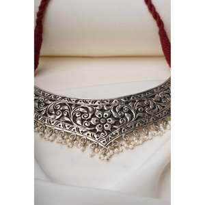 Collier ras du cou en argent 925 avec motif floral et numéroté, chaîne serpent plaquée or incrustée de diamants et de perles, idéal pour les mariages - Product Image 2